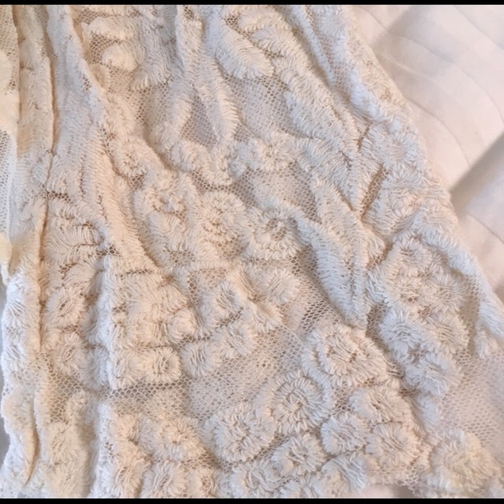 Gorgeous Lace Top - Picture 6 of 7